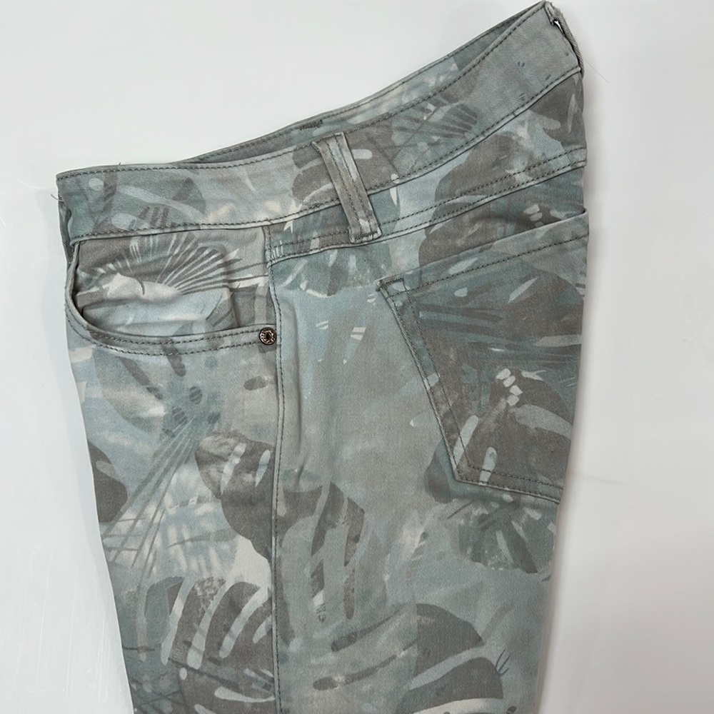 LAST CHANCE DONATING TOMORROW Cabi Paradise Palm Leaf Cropped Skinny Jean Size 0 - Picture 2 of 7